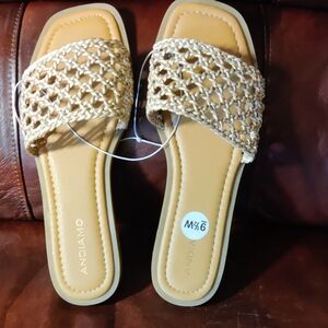 NEW Andiamo Acoco Women's Tan Woven Slide Sandals Size 9.5 Wide
